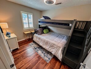 2 dormitorios, tabla de planchar con plancha, wifi gratis y ropa de cama