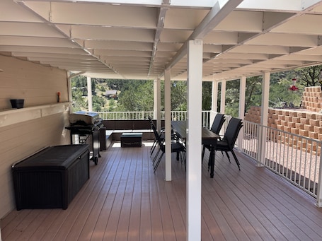 Outdoor dining. Black Bear Ridge Vacation Home