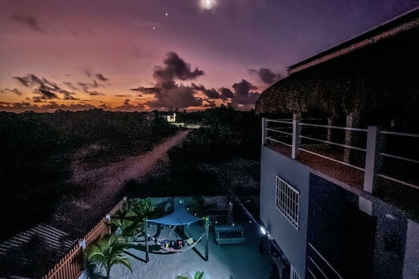 Vista frontal de la propiedad