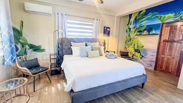 Sunrise King Suite 360 degree views of island from roof top | Memory foam-senger, safe på rommet og individuelt dekorert