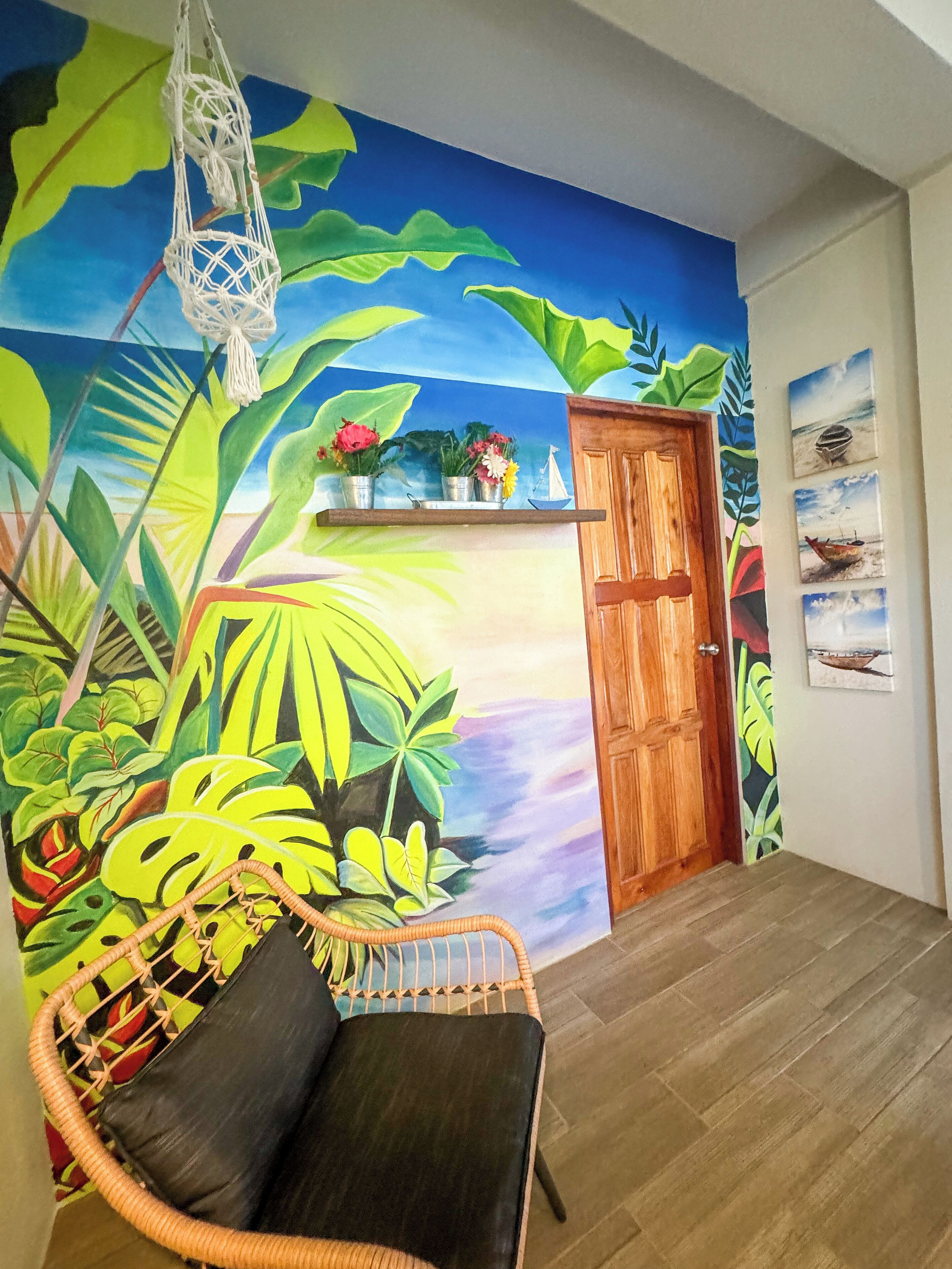 Sunrise King Suite 360 degree views of island from roof top | Living area | 43-inch flat-screen TV with digital channels, Netflix