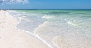 Beach nearby, sun-loungers, beach towels