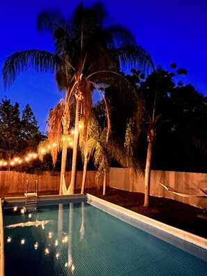 Alberca al aire libre y alberca climatizada