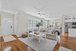 Televisión, estéreo y oficina 