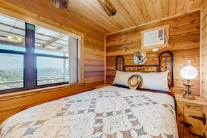 2 bedrooms, iron/ironing board, Internet, bed sheets