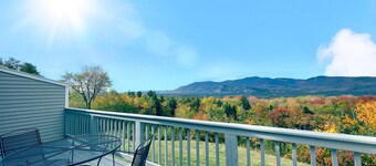 Scenic year-round retreat with amazing mountain views & tennis courts