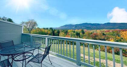 Scenic year-round retreat with amazing mountain views & tennis courts