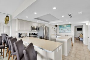 Fridge, microwave, oven, stovetop - 3 Bedrooms, 2 Bath Sleeps 8 Beachfront South Padre Island Condo (South Padre Island)