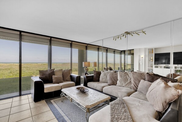 TV - 3 Bedrooms, 2 Bath Sleeps 8 Beachfront South Padre Island Condo (South Padre Island)