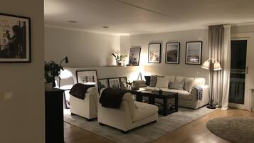 Smart TV, chimenea y videojuegos