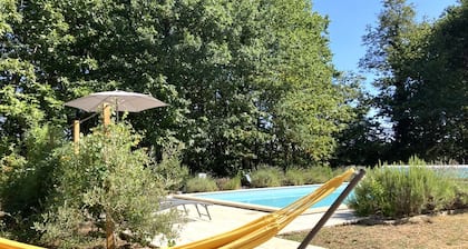 5-bed house with pool in Dordogne, walk to beach and restaurants