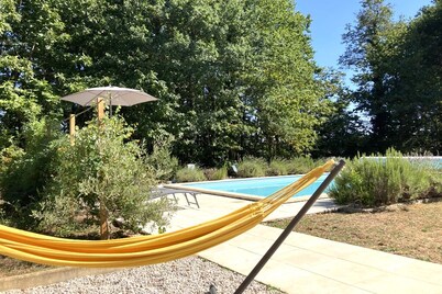 5-bed house with pool in Dordogne, walk to beach and restaurants