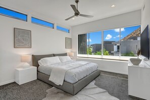 2 habitaciones, escritorio, tabla de planchar con plancha y wifi 