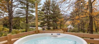 Riverside Tiny House with hot tub near Stowe