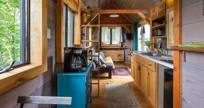 Caboose Tiny Home on river with hot tub near Stowe