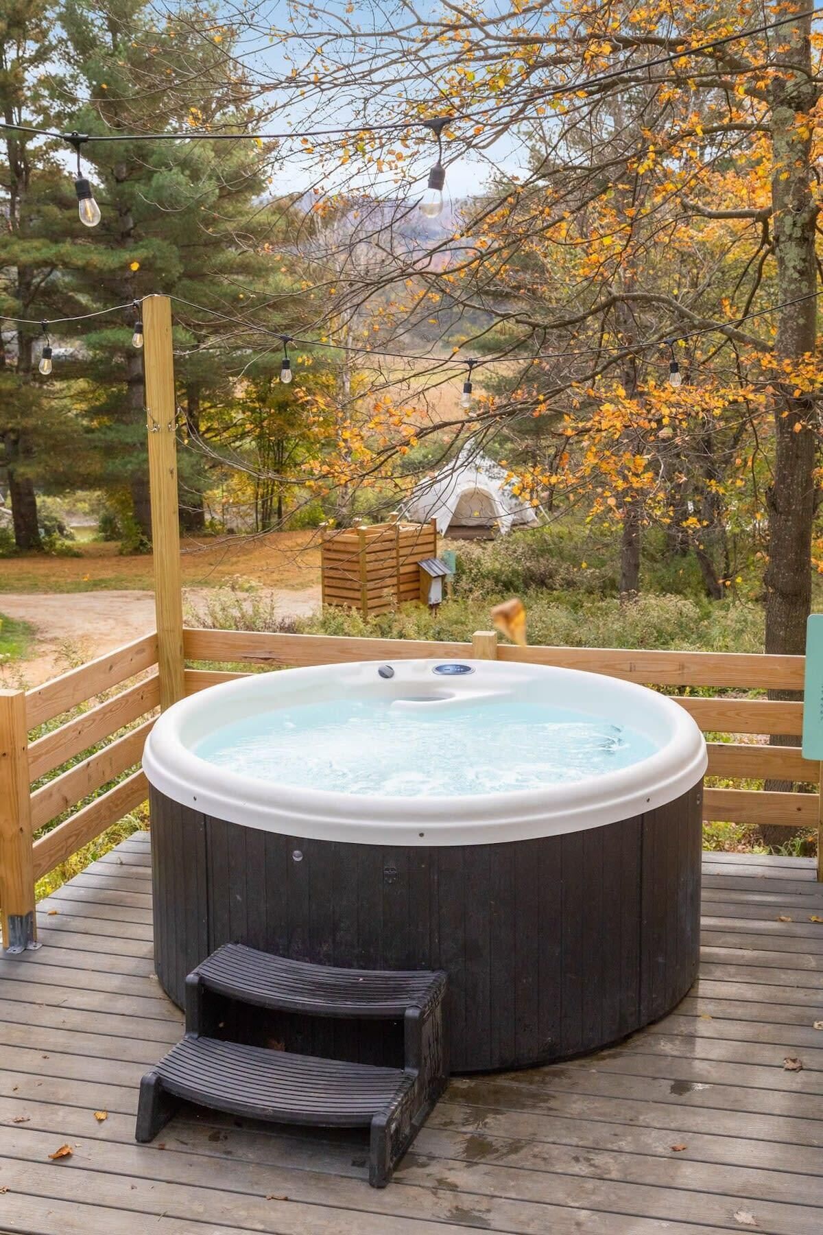 Outdoor spa tub