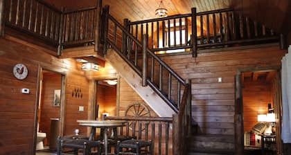 Adirondack Farmhouse - Newly built Luxury Cabin
