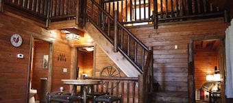 Adirondack Farmhouse - Newly built Luxury Cabin