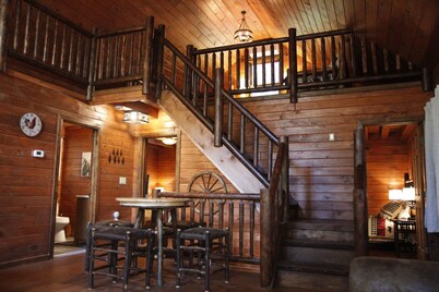 Adirondack Farmhouse - Newly built Luxury Cabin