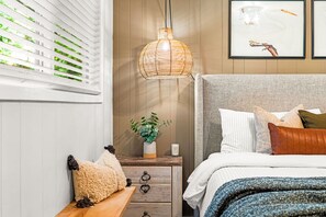 2 عدّة غرف نوم ومكواة/لوح كي وواي فاي مجانًا وملاءات أسرّة