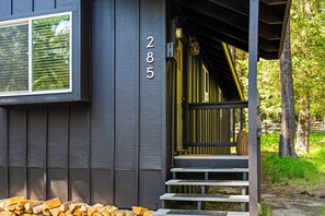 Exterior detail - Alpine Nine - Modern, cozy cabin in the woods close to town (McCall)