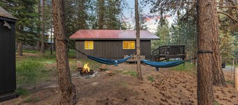 Alpine Nine - Modern, cozy cabin in the woods close to town