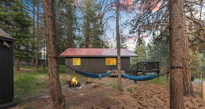 Alpine Nine - Modern, cozy cabin in the woods close to town