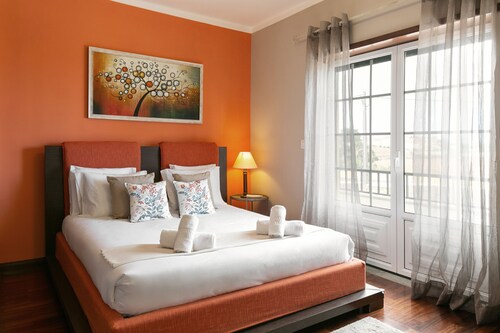 Ocean Breeze Villa - Spacious and Sunny