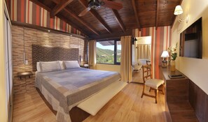 Bungalow – comfort | Safe på rommet, individuelt dekorert og skrivebord