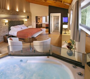 Suite romantique | Coffre-fort, décor unique, bureau