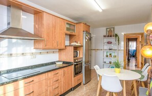 Fridge, oven, stovetop, dishwasher - 4 bedroom stunning home in Níjar (Níjar)
