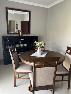 Enjoy meals in this dining area with a round table and comfortable chairs.