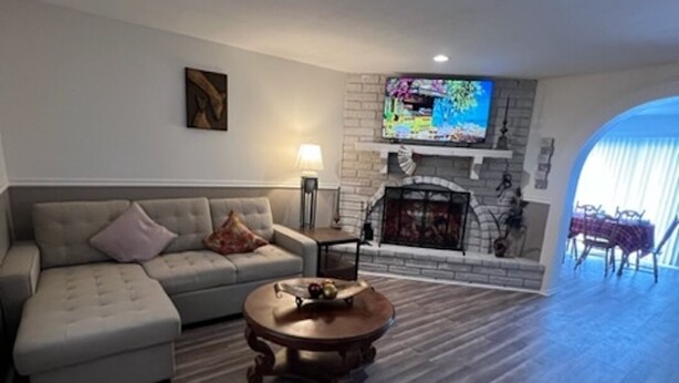 A living room with a sofa, a coffee table, and a fireplace. - Casa Moldavia (Bullhead City)