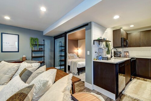 Spacious Luxury Apt w/ New Finishes + Great Views