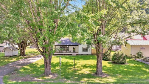Cozy cottage on Creeper Trail -Fenced in backyard for dogs. Near Restaurants