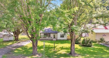 Cozy cottage on Creeper Trail -Fenced in backyard for dogs. Near Restaurants