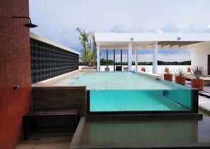 Piscine extérieure, piscine sur le toit
