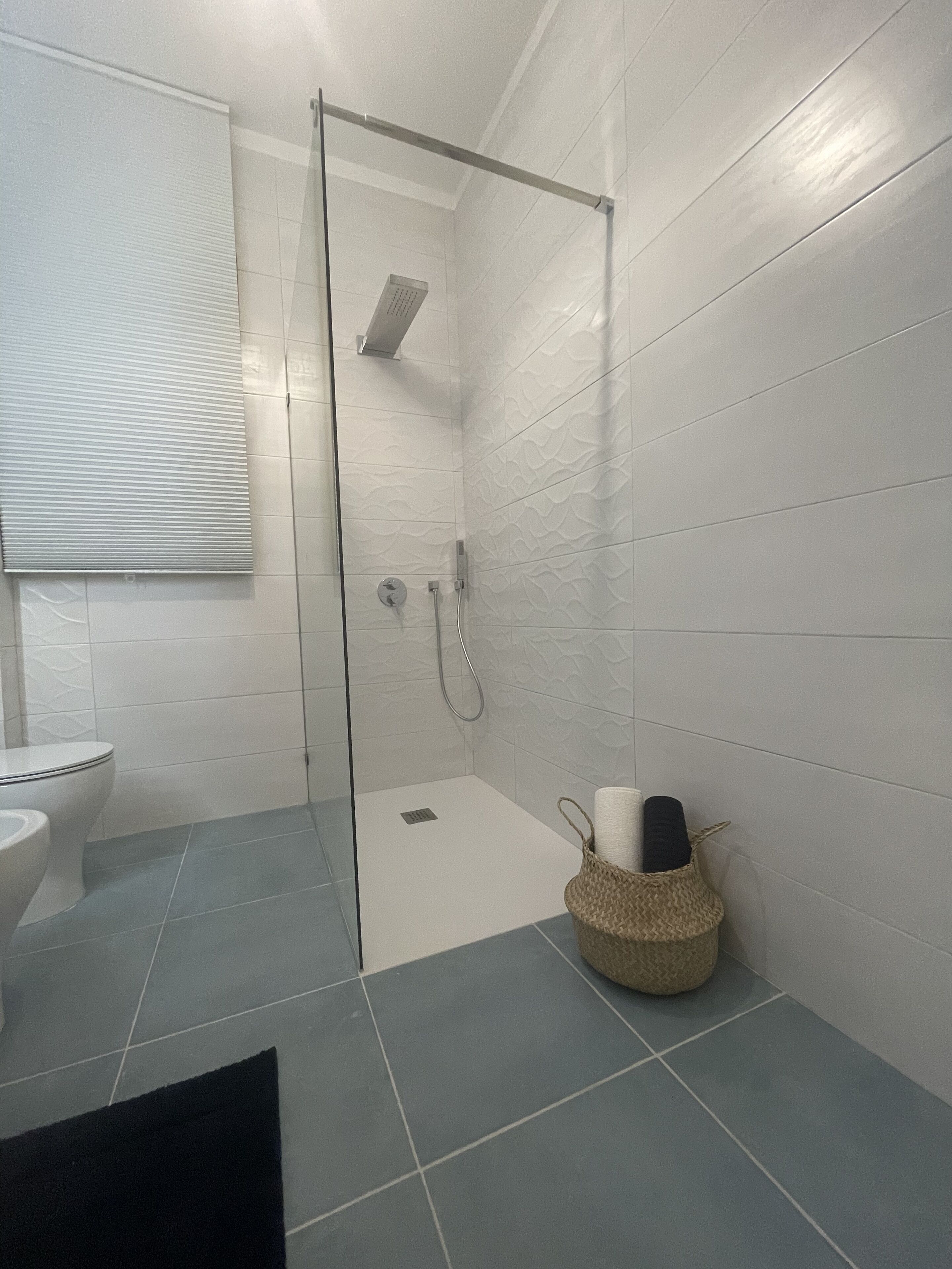 Doccia, asciugacapelli, bidet, asciugamani