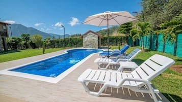 Piscine extérieure