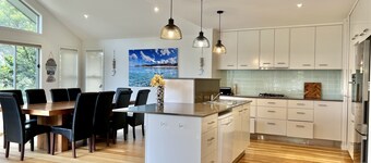 Orion Paradise Beach house Vincentia  5 Min walk to the beach