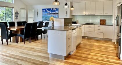 Orion Paradise Beach house Vincentia 5 Min walk to the beach