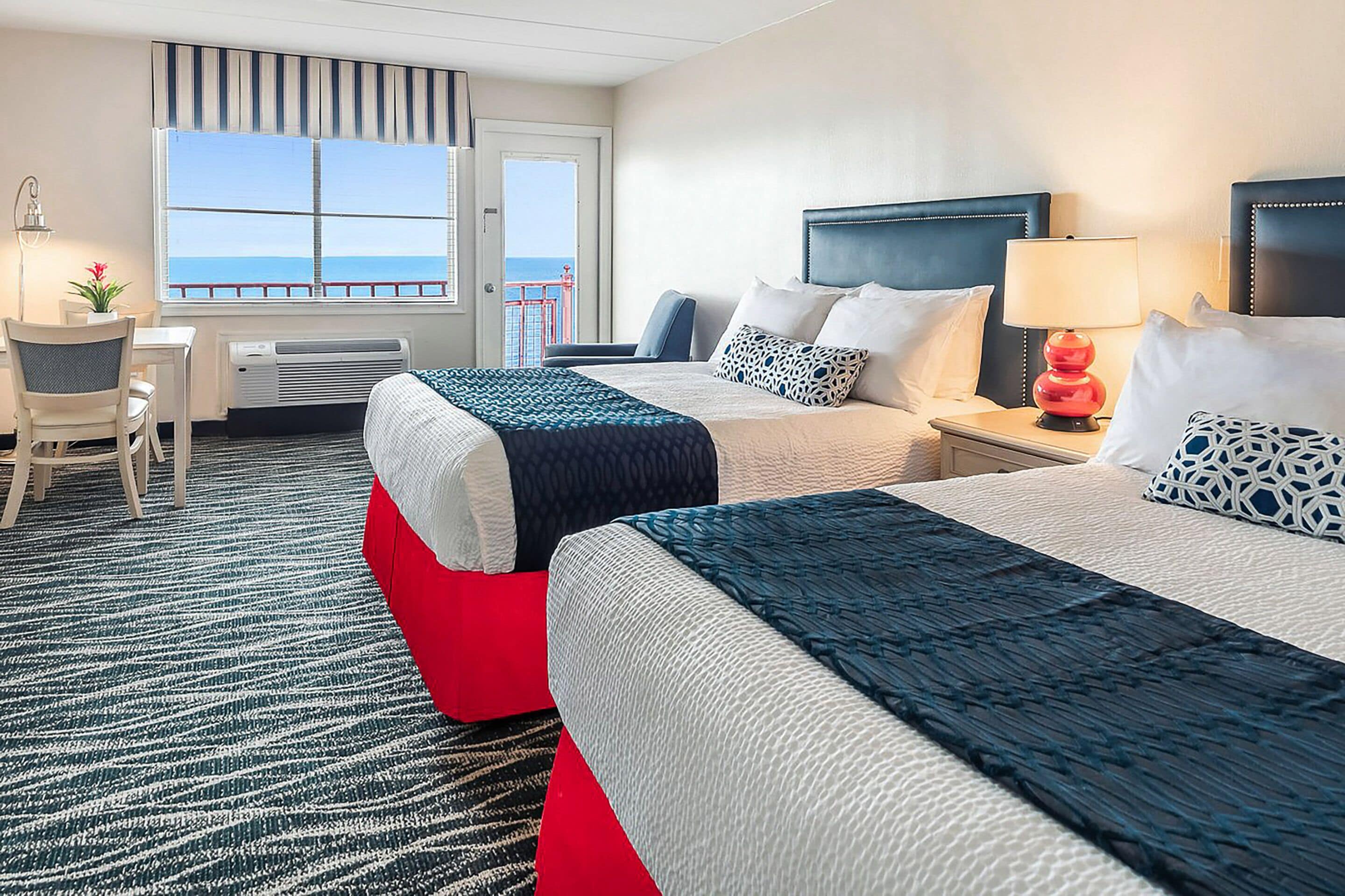 Studio Suite, 2 Tempat Tidur Queen, tepi laut | Brankas, ruang kerja ramah laptop, dan setrika/meja setrika