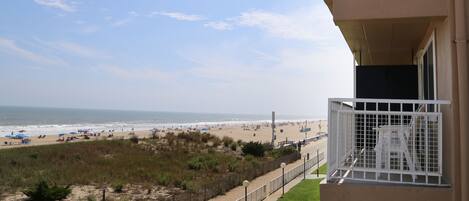 Sulla spiaggia, sabbia bianca