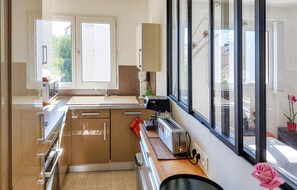 Fridge, oven, stovetop, dishwasher - Amazing apartment in Triel-sur-Seine (Triel-sur-Seine)
