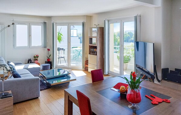 Living area - Amazing apartment in Triel-sur-Seine (Triel-sur-Seine)