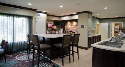 Studio | Outdoor Pool and Hot Tub, FREE Breakfast