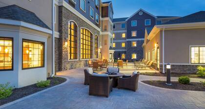 King Studio | Free Breakfast, Shared Hot Tub, Pool
