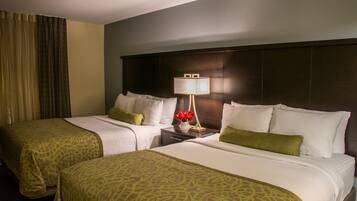 2 makuuhuonetta, tallelokero huoneessa, silitysrauta/-lauta