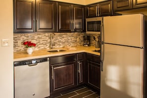 Fridge, microwave, stovetop, dishwasher - 2 Bedroom | Free Daily Breakfast. Indoor Pool. (Schererville)