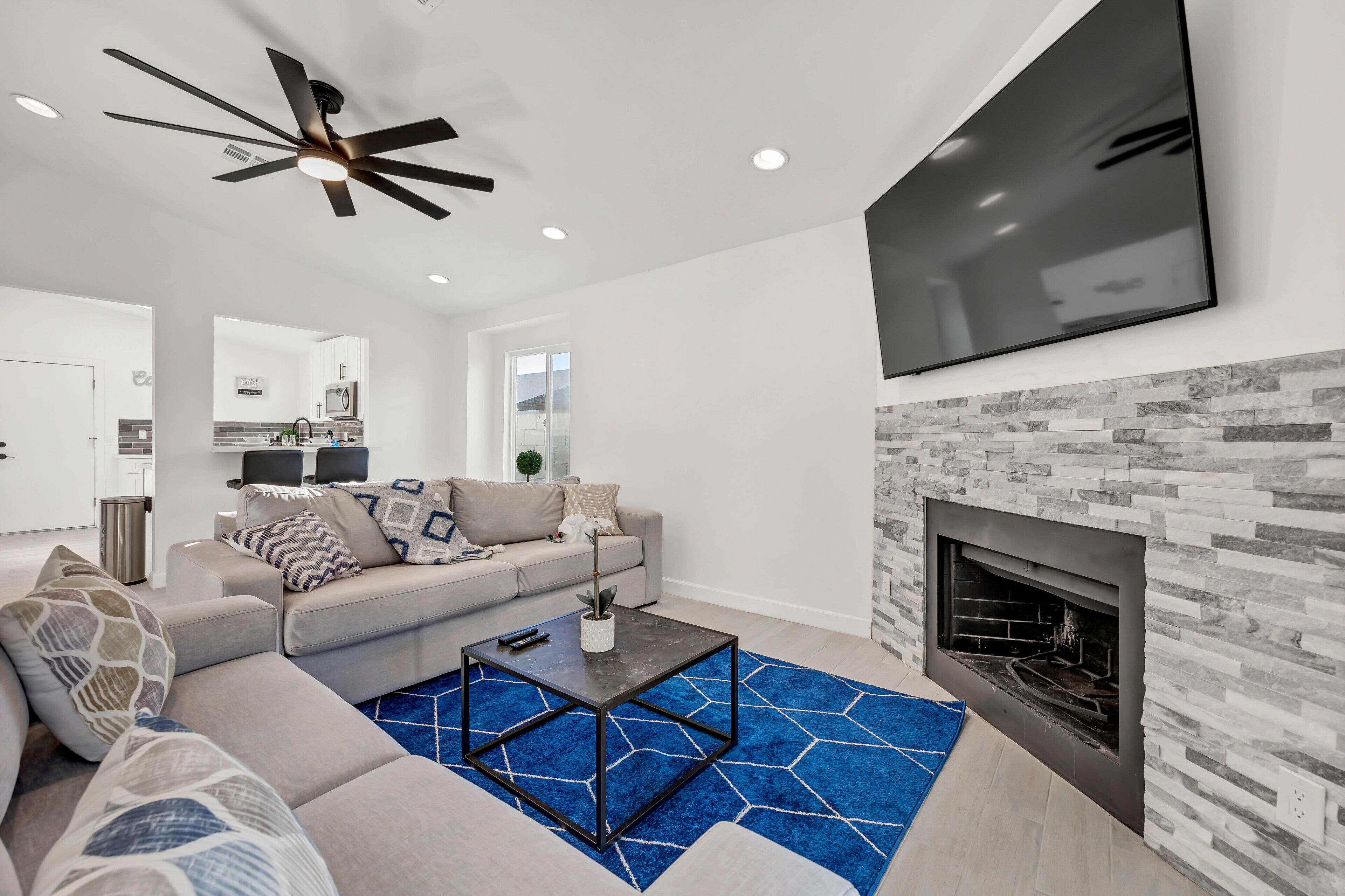 Smart TV, chimenea y tenis de mesa 